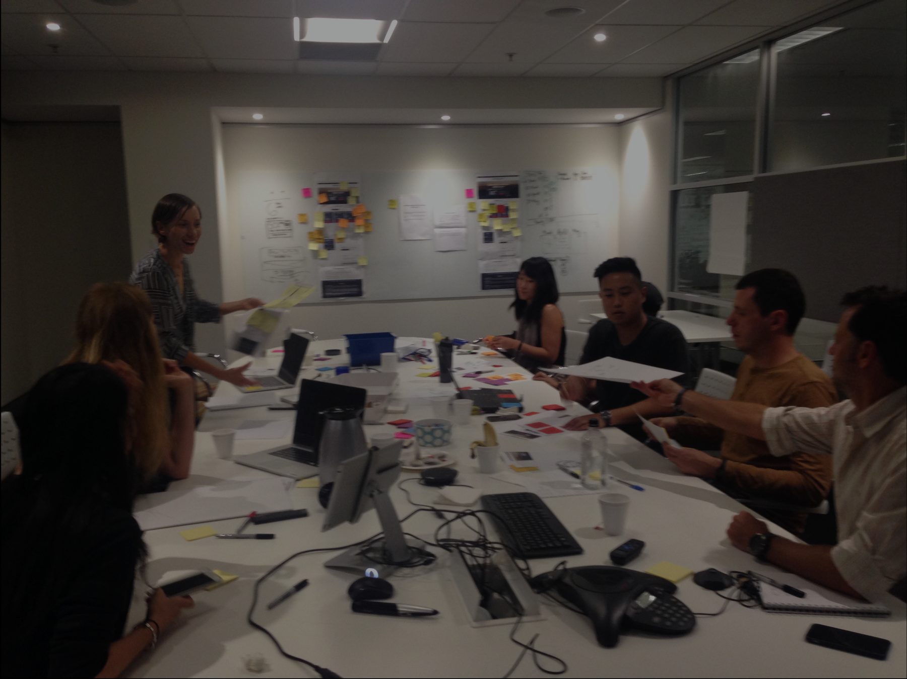 A team workshop around a table